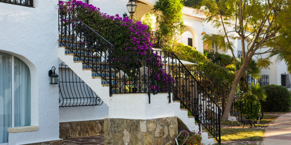 Pintar Fachadas de Casas Unifamiliares / Chalets Ejea de los Caballeros · Pintura para Pintado de Balcones, Barandillas, Terrazas y Exteriores