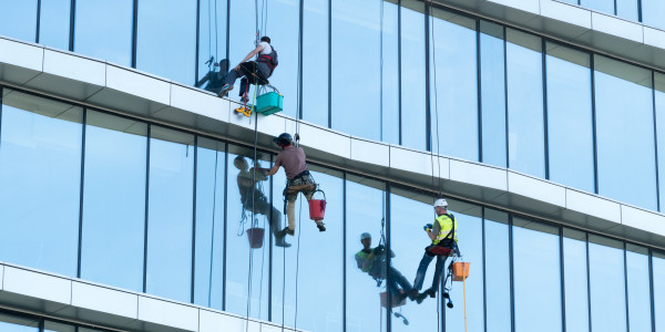 Trabajos Verticales en Fachadas de Edificios / Viviendas Ejea de los Caballeros · Pintado Económico y Rápido de Fachadas
